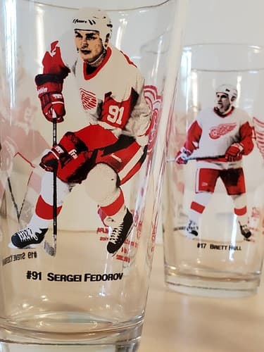 NHL Detroit Red Wings 2002 NEW Pint Glasses Set of 4. Arby's Collectors - Thumbnail 5