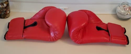 TITLE BOXING Classic Red Gloves. Adult Size, Genuine Leather Padded Gloves - Thumbnail 8