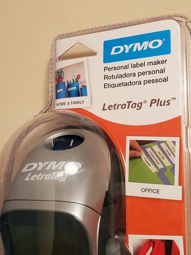 DYMO LetraTag 100H Plus Personal Handheld Label Maker Printer w Magnetic Holder - Thumbnail 3