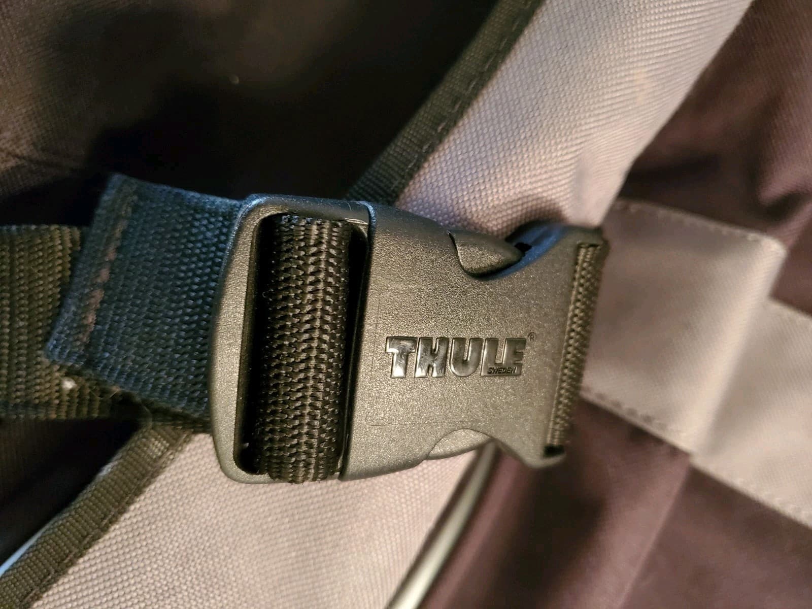 THULE QUEST Sweden 846 Rooftop Bag Car Cargo Carrier Holds 13 Cubic Feet PREMIUM - Thumbnail 8