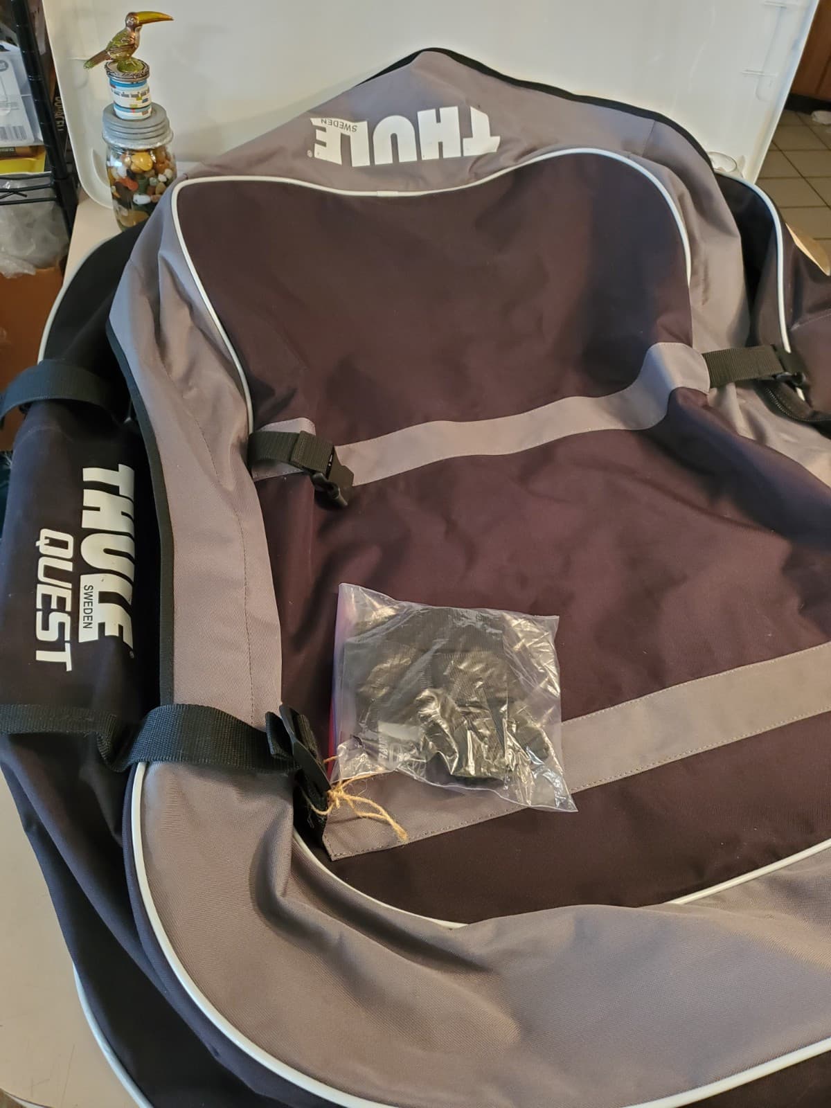 THULE QUEST Sweden 846 Rooftop Bag Car Cargo Carrier Holds 13 Cubic Feet PREMIUM - Thumbnail 5