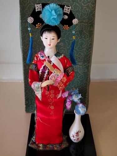 Stunning Vintage Japanese Geisha in Red Kimono seated on Vase. Original box. - Image 1