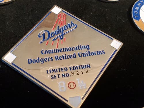 MLB DODGERS Retired Uniforms Ltd Ed Pin Set #8214 Brooklyn & LA Jackie Robinson - Thumbnail 2