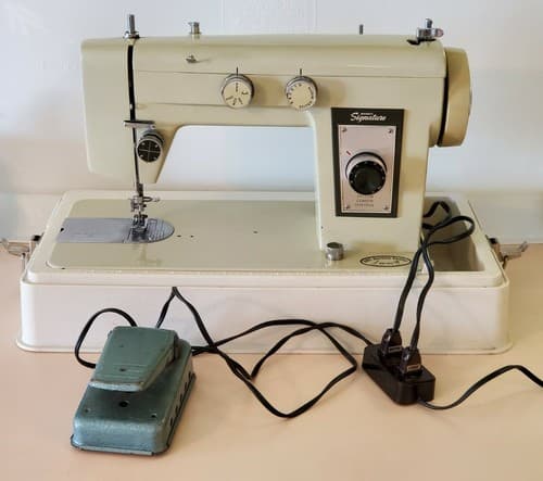 Wards Signature Sewing Machine Model UHC J265A. Stitch length control. Hard case - Image 1