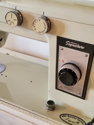 Wards Signature Sewing Machine Model UHC J265A. Stitch length control. Hard case - Thumbnail 9