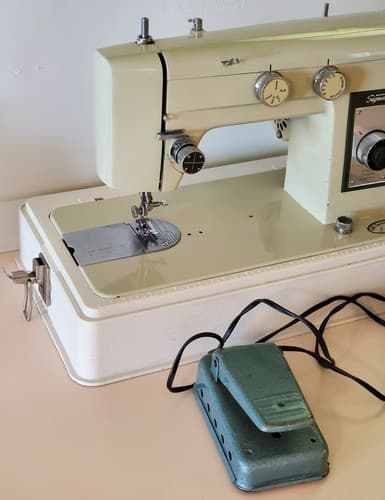 Wards Signature Sewing Machine Model UHC J265A. Stitch length control. Hard case - Thumbnail 4