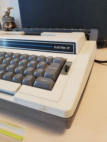 SMITH CORONA Electra XT 3L Electric Typewriter. Powered Correction, hard case. - Thumbnail 10