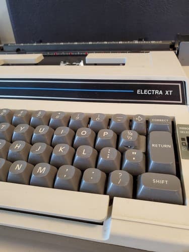 SMITH CORONA Electra XT 3L Electric Typewriter. Powered Correction, hard case. - Thumbnail 7