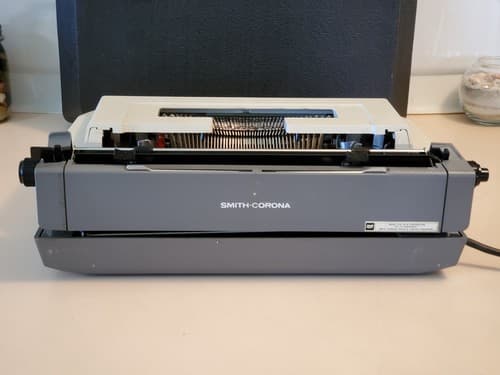 SMITH CORONA Electra XT 3L Electric Typewriter. Powered Correction, hard case. - Thumbnail 11
