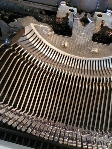 SMITH CORONA Electra XT 3L Electric Typewriter. Powered Correction, hard case. - Thumbnail 8