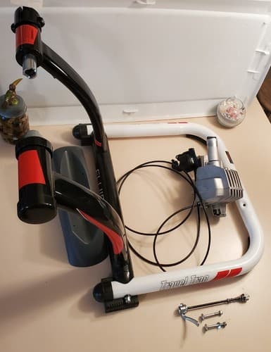 TRAVEL TRAC Fluid + Indoor Bike Trainer 40-0346. Progressive internal flywheel - Thumbnail 2