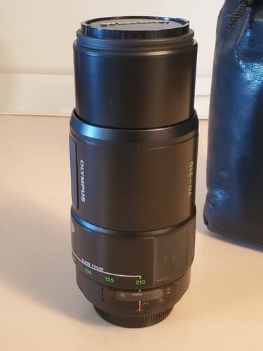 OLYMPUS Lens AF Zoom 70-210mm #1103032. 2 lens caps and leather bag. Japan. NICE - Thumbnail 4