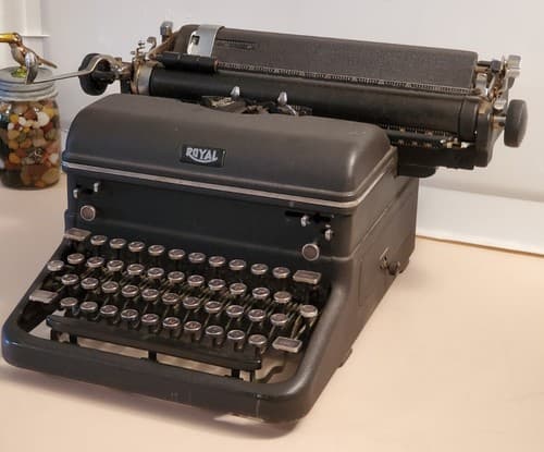 Vintage 1940s ROYAL TYPEWRITER KMM Magic Margin, Wide Carriage. Used, exc cond - Thumbnail 3