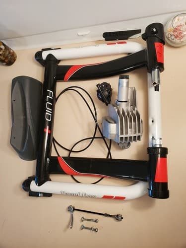 TRAVEL TRAC Fluid + Indoor Bike Trainer 40-0346. Progressive internal flywheel - Thumbnail 3