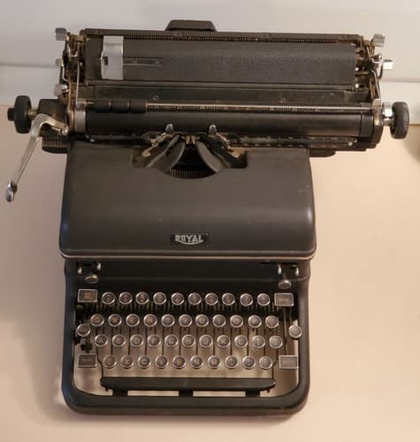 Vintage 1940s ROYAL TYPEWRITER KMM Magic Margin, Wide Carriage. Used, exc cond - Thumbnail 2