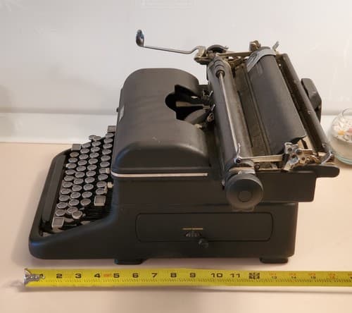 Vintage 1940s ROYAL TYPEWRITER KMM Magic Margin, Wide Carriage. Used, exc cond - Thumbnail 13
