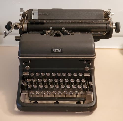 Vintage 1940s ROYAL TYPEWRITER KMM Magic Margin, Wide Carriage. Used, exc cond - Image 1