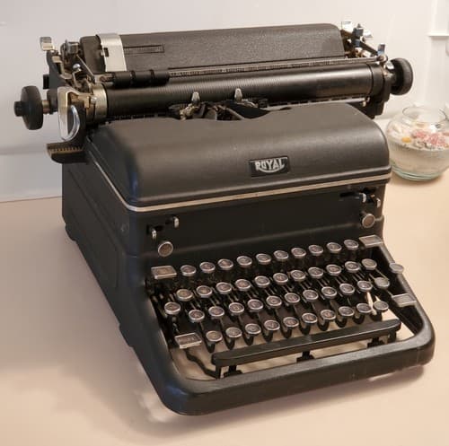 Vintage 1940s ROYAL TYPEWRITER KMM Magic Margin, Wide Carriage. Used, exc cond - Thumbnail 4