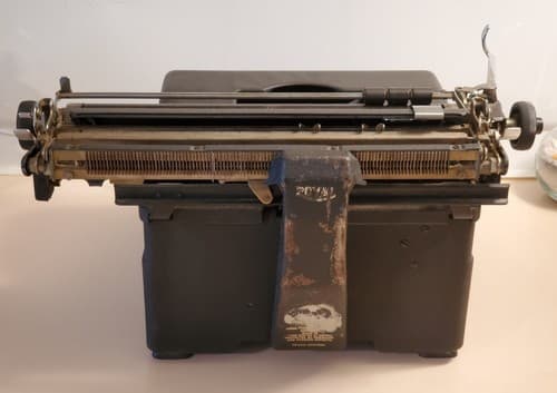 Vintage 1940s ROYAL TYPEWRITER KMM Magic Margin, Wide Carriage. Used, exc cond - Thumbnail 12