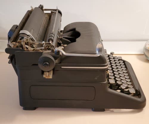 Vintage 1940s ROYAL TYPEWRITER KMM Magic Margin, Wide Carriage. Used, exc cond - Thumbnail 10