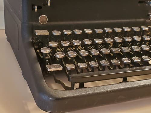 Vintage 1940s ROYAL TYPEWRITER KMM Magic Margin, Wide Carriage. Used, exc cond - Thumbnail 5