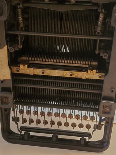 Vintage 1940s ROYAL TYPEWRITER KMM Magic Margin, Wide Carriage. Used, exc cond - Thumbnail 14