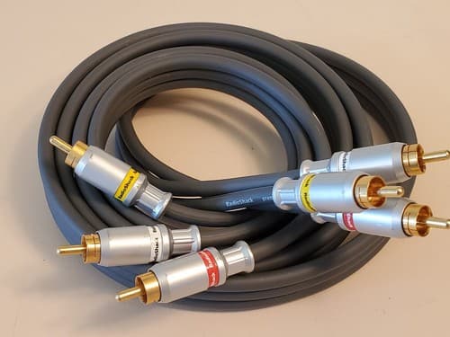 Stereo RCA Cable LOT OF TWO. a.RADIO SHACK Prem Gold 6ft RWY. b.Challenger-2 3ft - Thumbnail 14