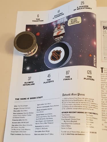 DETROIT RED WINGS 2002 HANG TEN Det Free Press + STANLEY'S BACK Det News-2 BOOKS - Thumbnail 8