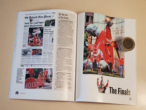 DETROIT RED WINGS 2002 HANG TEN Det Free Press + STANLEY'S BACK Det News-2 BOOKS - Thumbnail 10