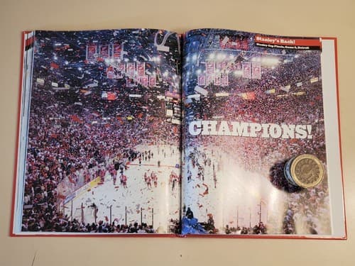 DETROIT RED WINGS 2002 HANG TEN Det Free Press + STANLEY'S BACK Det News-2 BOOKS - Thumbnail 15