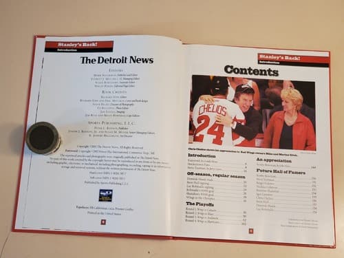 DETROIT RED WINGS 2002 HANG TEN Det Free Press + STANLEY'S BACK Det News-2 BOOKS - Thumbnail 12