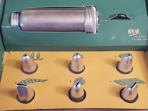 Vtg MIRRO Decorator Set Model FD522. Decorate party cakes cookies, fill eclairs - Thumbnail 8