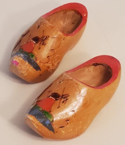 CURACAO WOODEN SHOES 4.5" Miniature. Hand Painted Windmills 'Curaçao' on side - Thumbnail 4