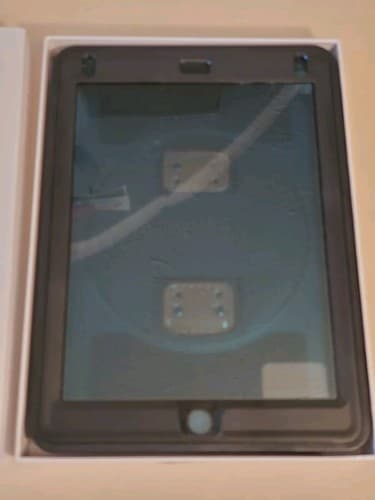 NEWTRENT GLADIUS iPad Rugged Case NT611GR, black w leather strap. NEW Open Box - Thumbnail 3