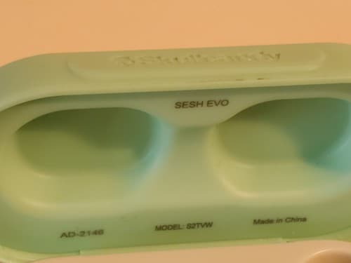 Misc Earbuds & Charge Case LOT OF 6. Incomplete Parts Lot. Bundle - Thumbnail 5