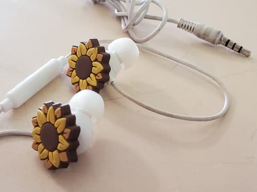 SUNFLOWER Wired Earbud headphones white Unbranded silicone cups, cord controller - Thumbnail 2