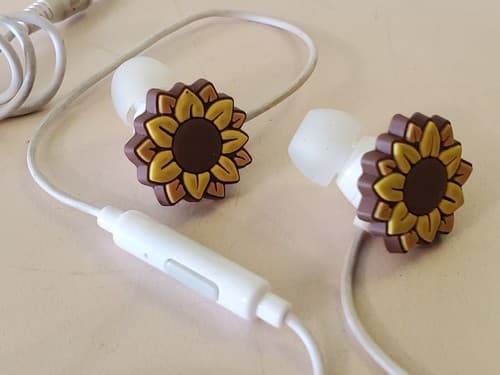 SUNFLOWER Wired Earbud headphones white Unbranded silicone cups, cord controller