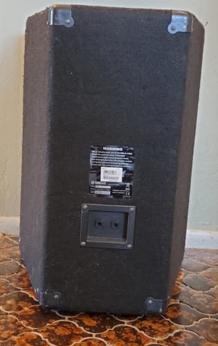 YAMAHA BR12 Professional PA Speaker. 300 watts program, 600 watts peak, 12" woof - Thumbnail 2