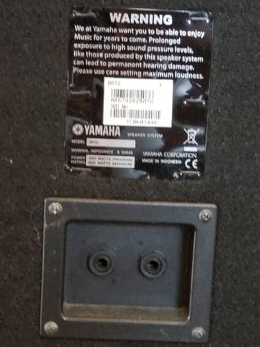 YAMAHA BR12 Professional PA Speaker. 300 watts program, 600 watts peak, 12" woof - Thumbnail 8