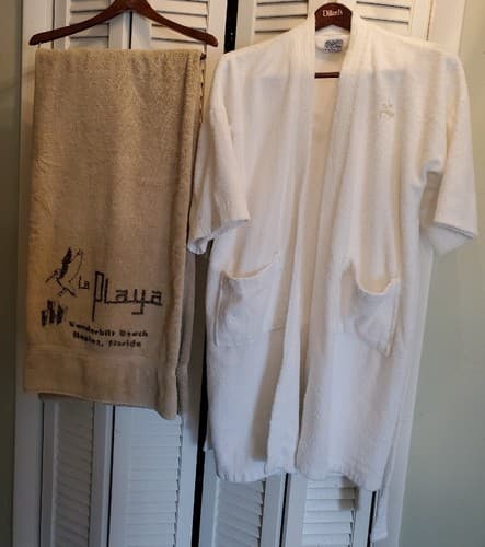 Vtg Lux Hotel Robe & Towel LA PLAYA BEACH RESORT VANDERBILT BEACH NAPLES FLORIDA