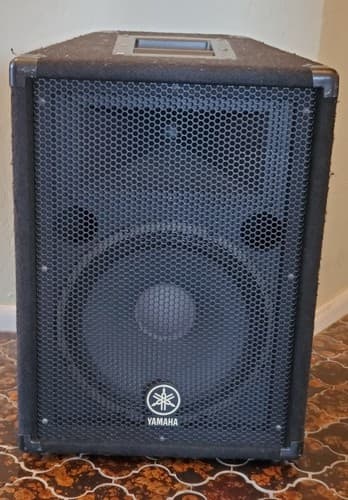 YAMAHA BR12 Professional PA Speaker. 300 watts program, 600 watts peak, 12" woof - Thumbnail 3