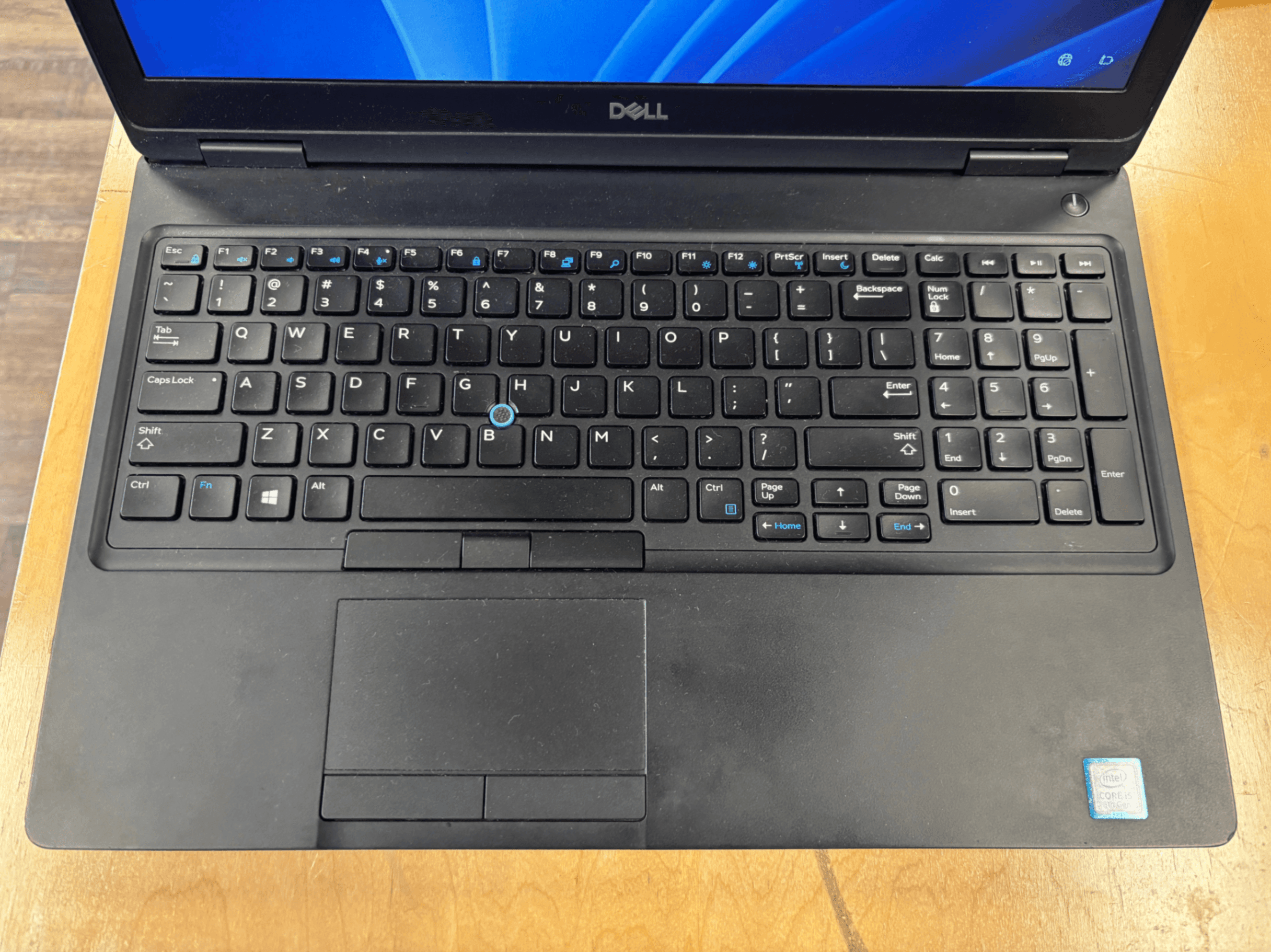 Dell Latitude 5590 - Thumbnail 2