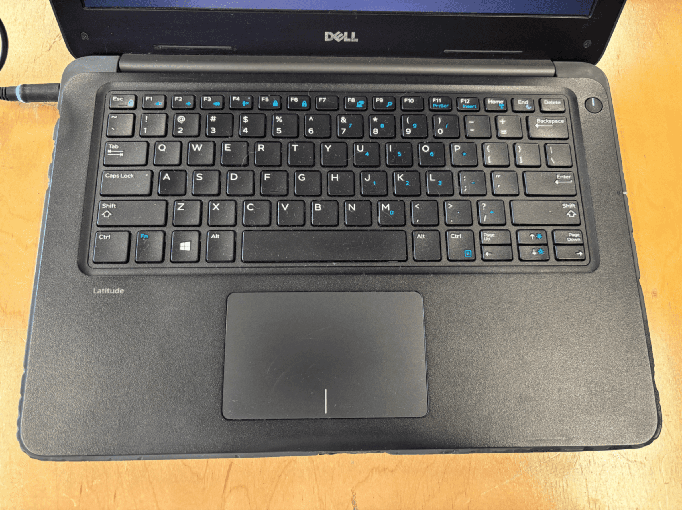 Dell Latitude 3380 - Thumbnail 2