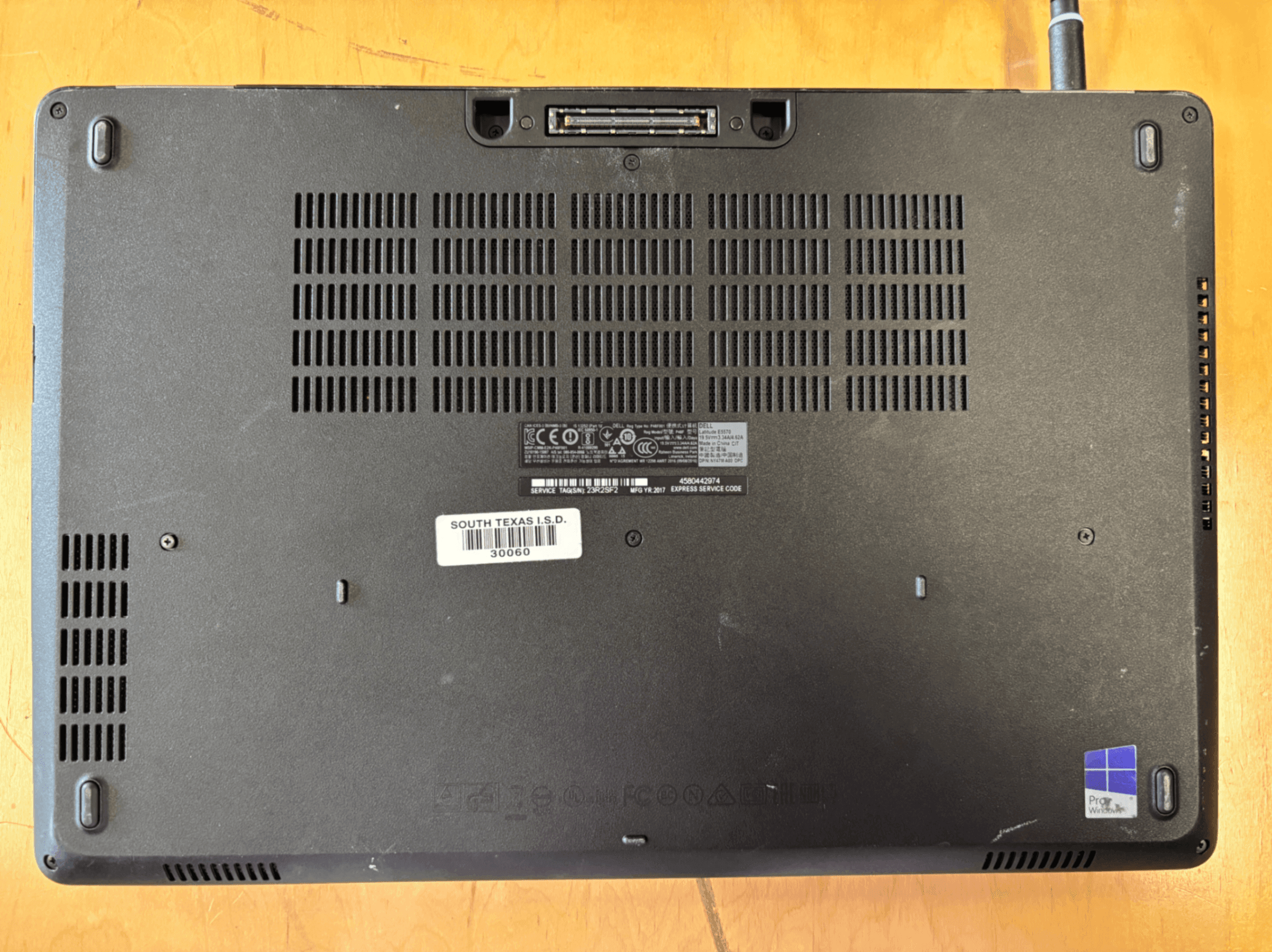 Dell Latitude  E5570 - Thumbnail 4