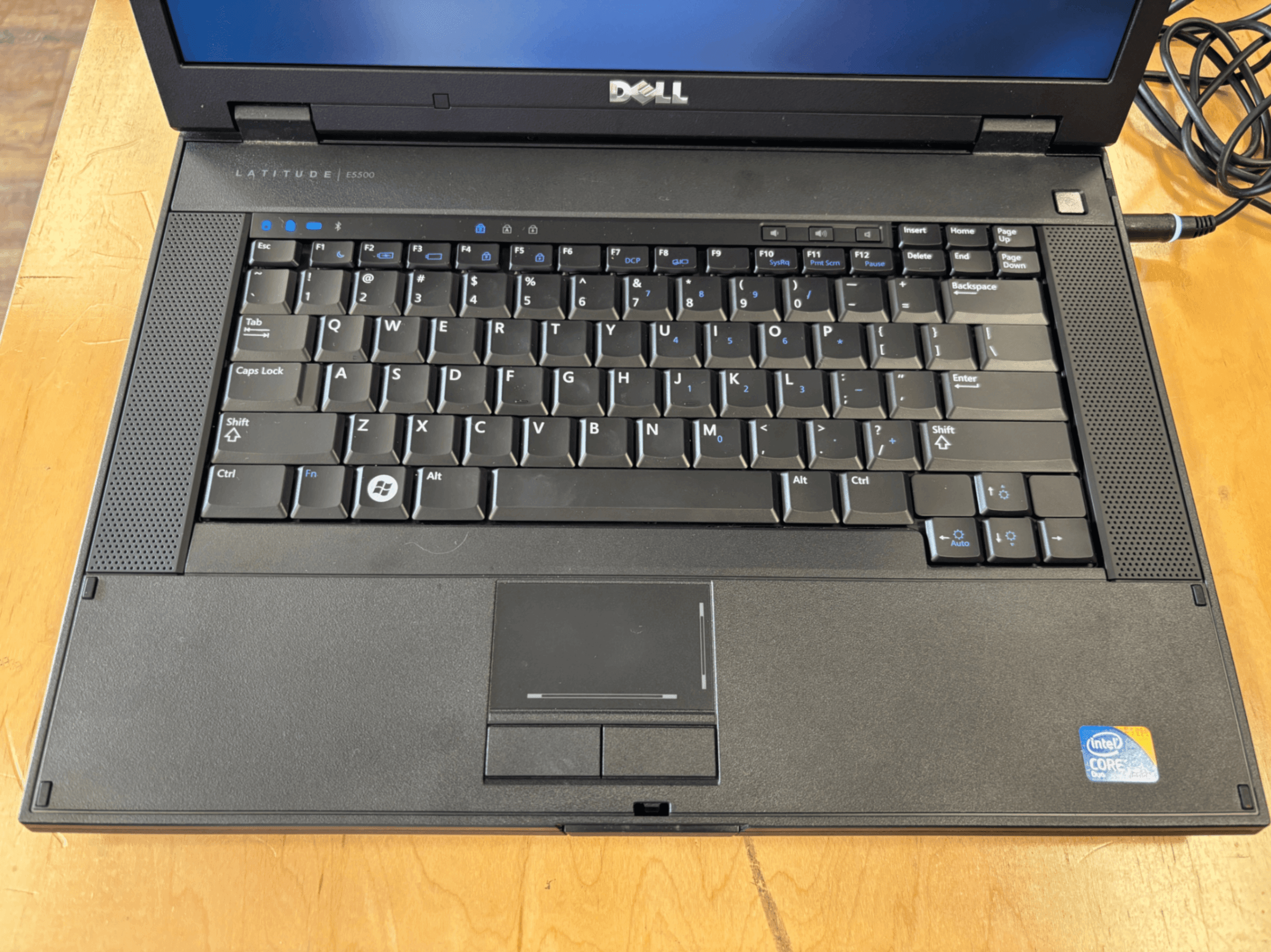 Dell Latitude E5500 - Thumbnail 2