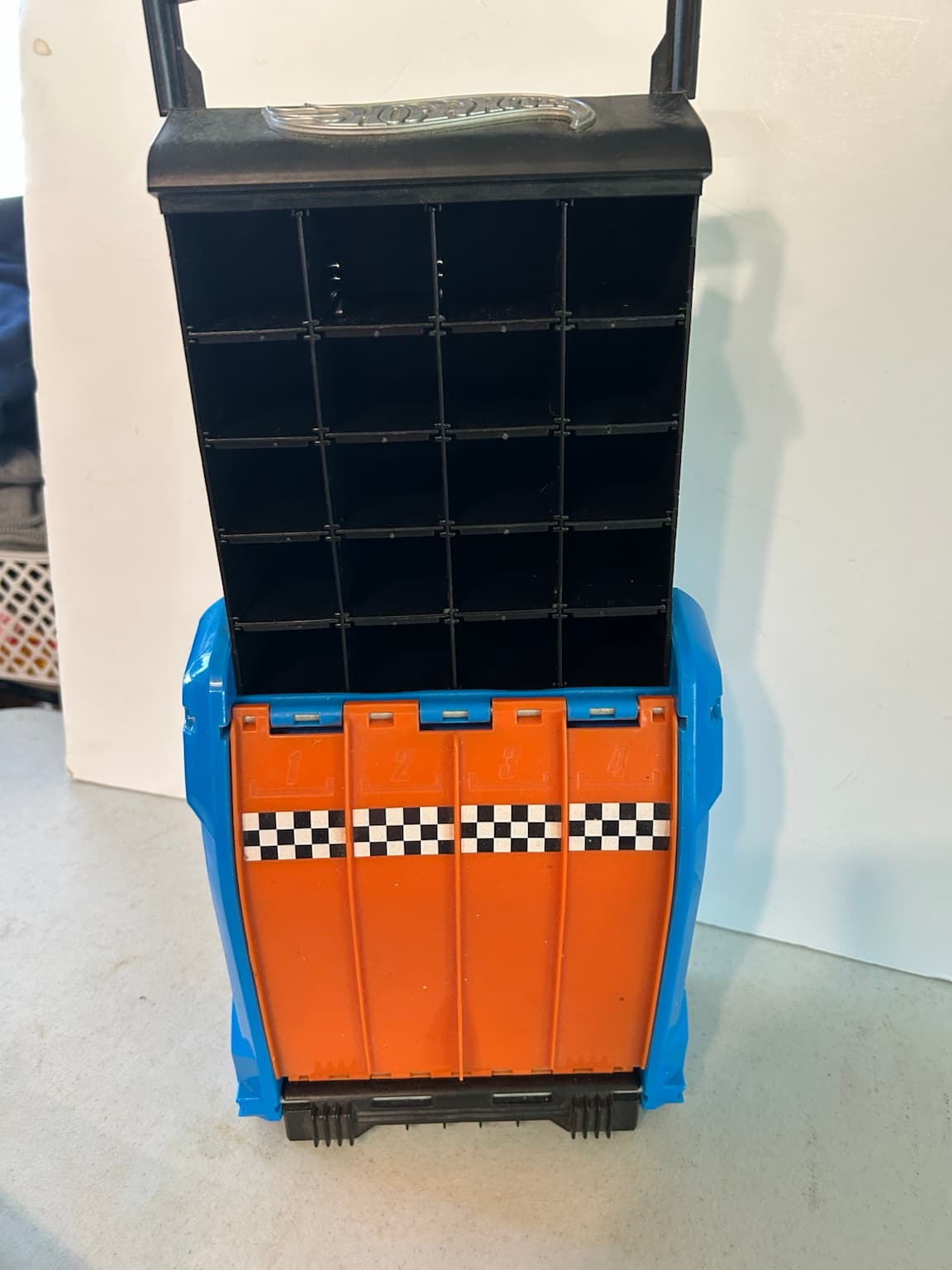 Hot Wheels Carry Case Lot w Collector’s Guide Vintage McDonald’s Hot Wheels Boxes - Thumbnail 3