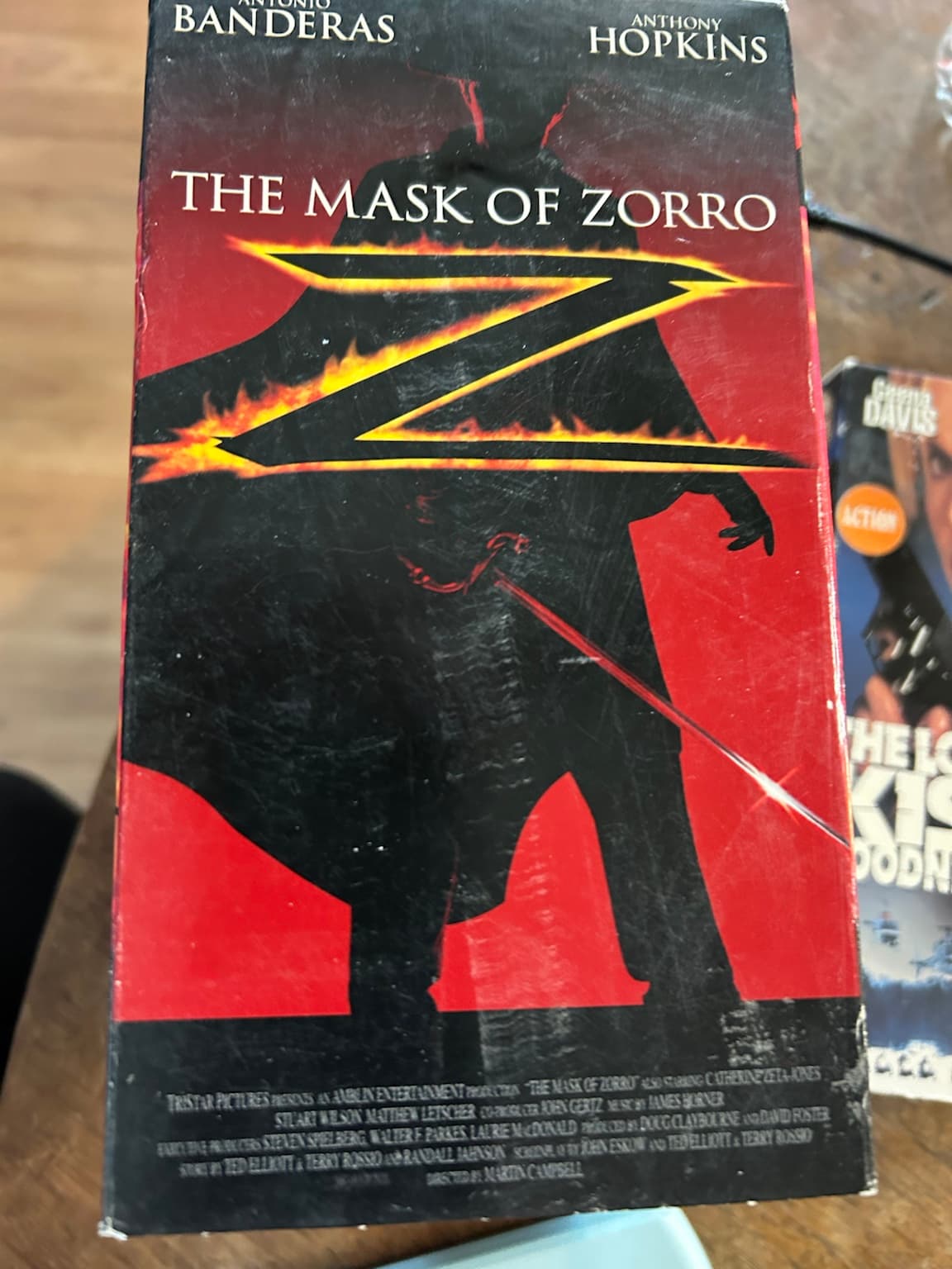 VHS Movie Lot 7 Tapes First Knight Zorro Meet Joe Black Long Kiss Goodnight - Thumbnail 4