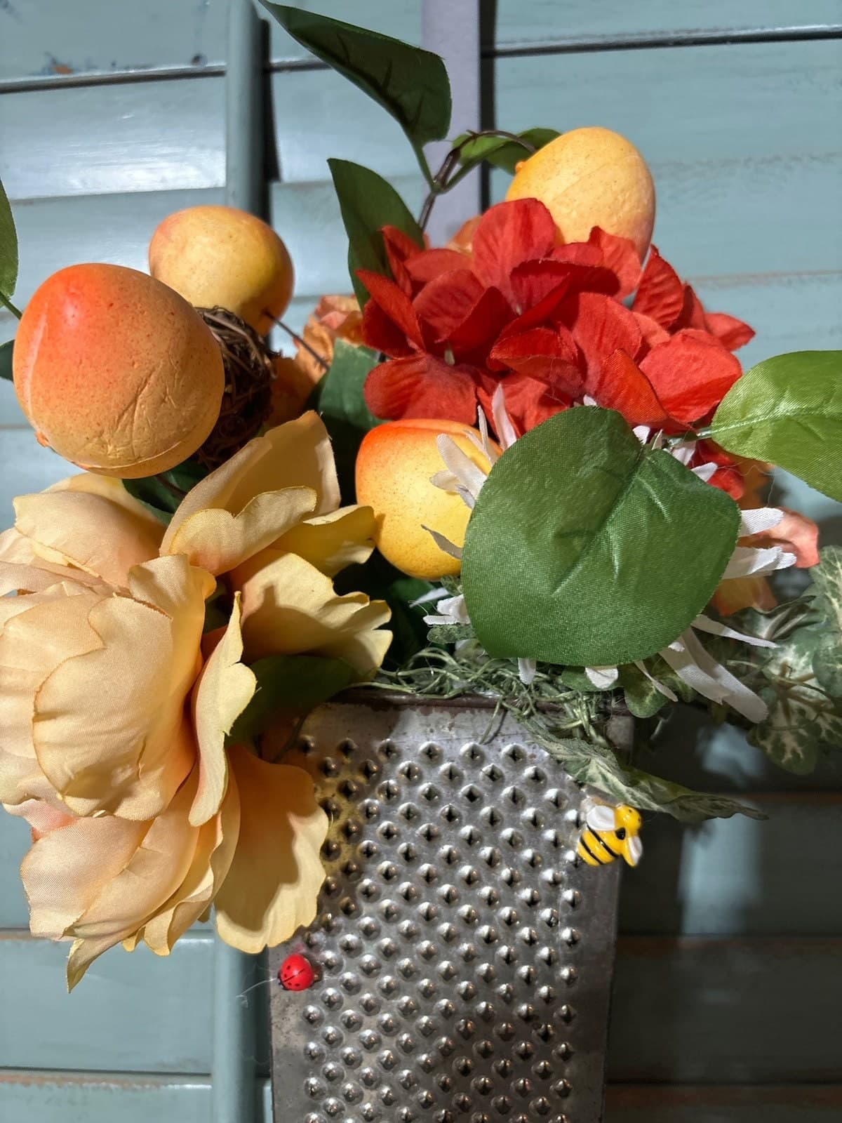 Vintage grater decor with peach theme - Thumbnail 2