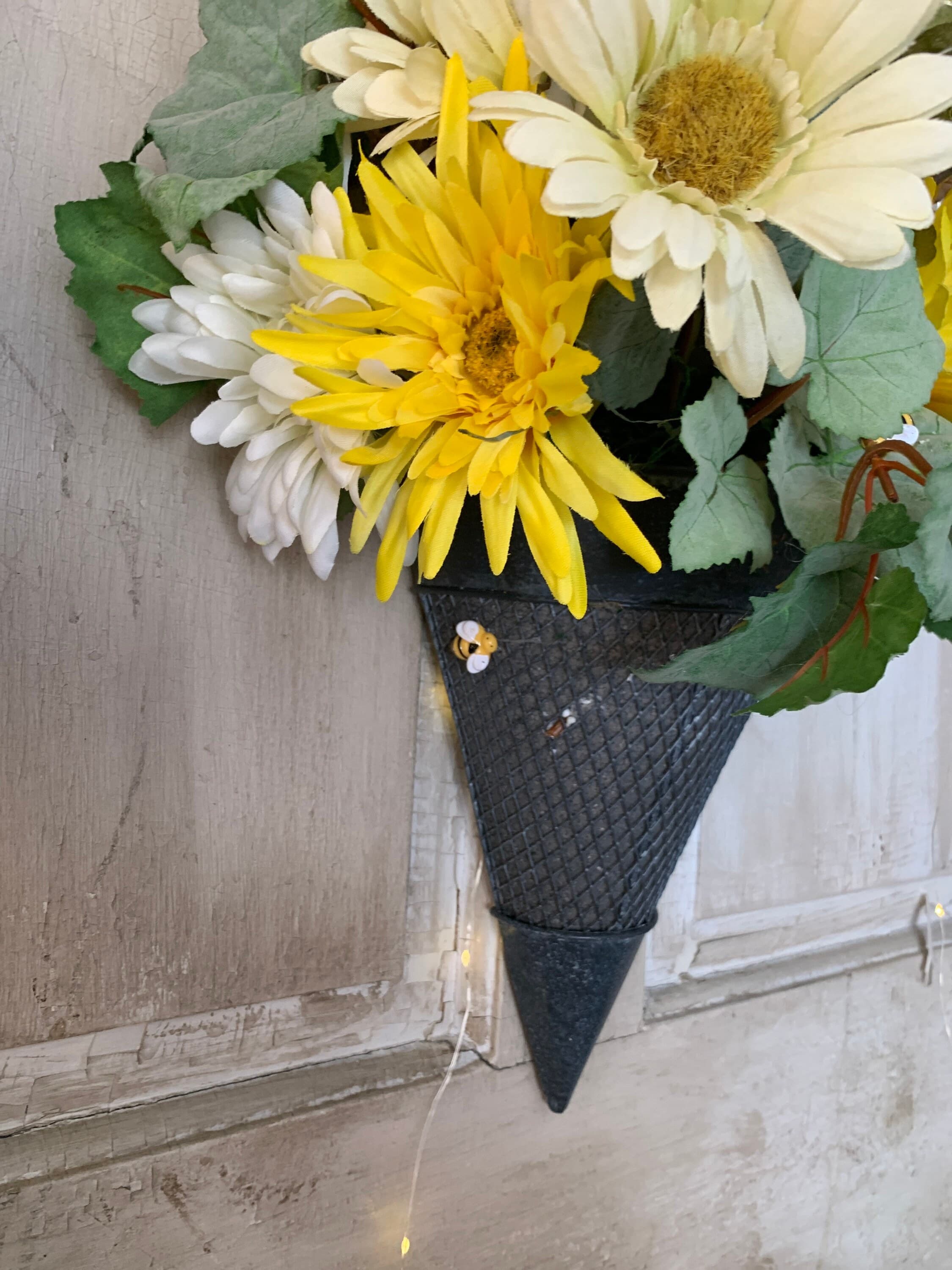 Spring floral arrangement - Thumbnail 2