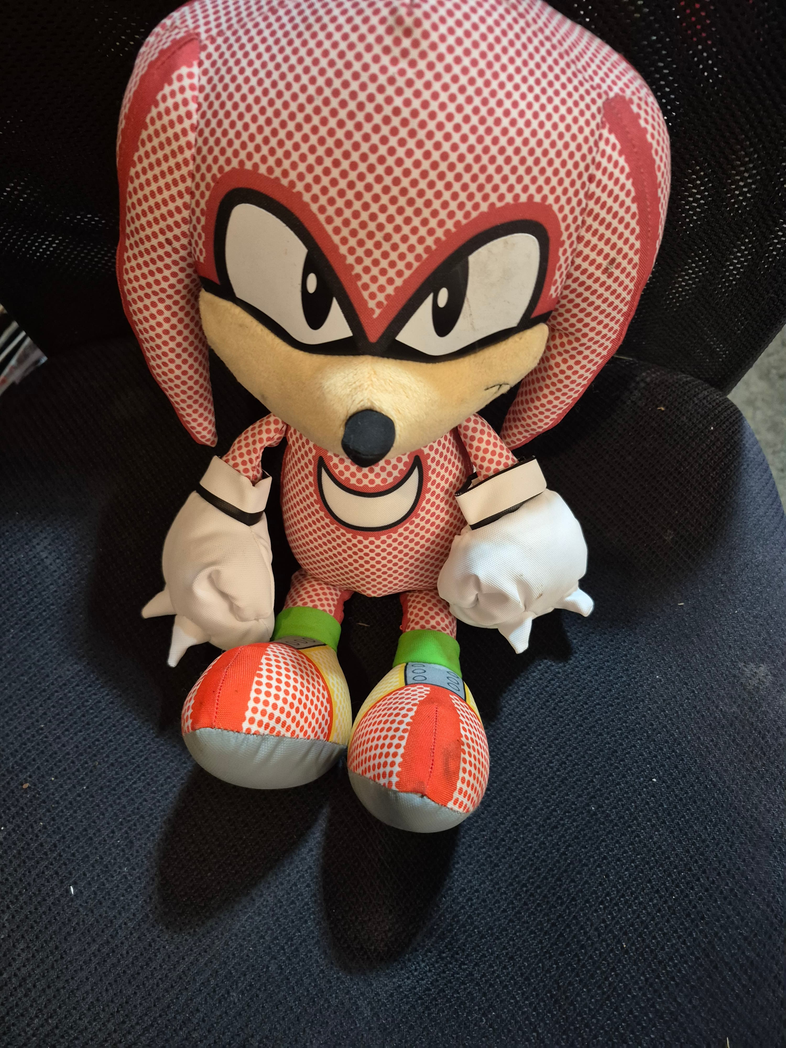 knuckles plush from Sonic the Hedgehog - Thumbnail 2